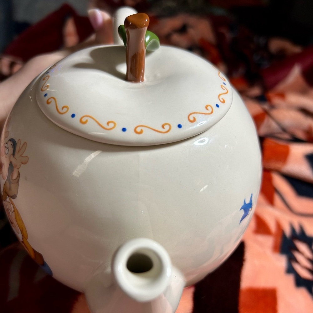 Disney Snow White's Apple Teapot - Picture 5 of 9